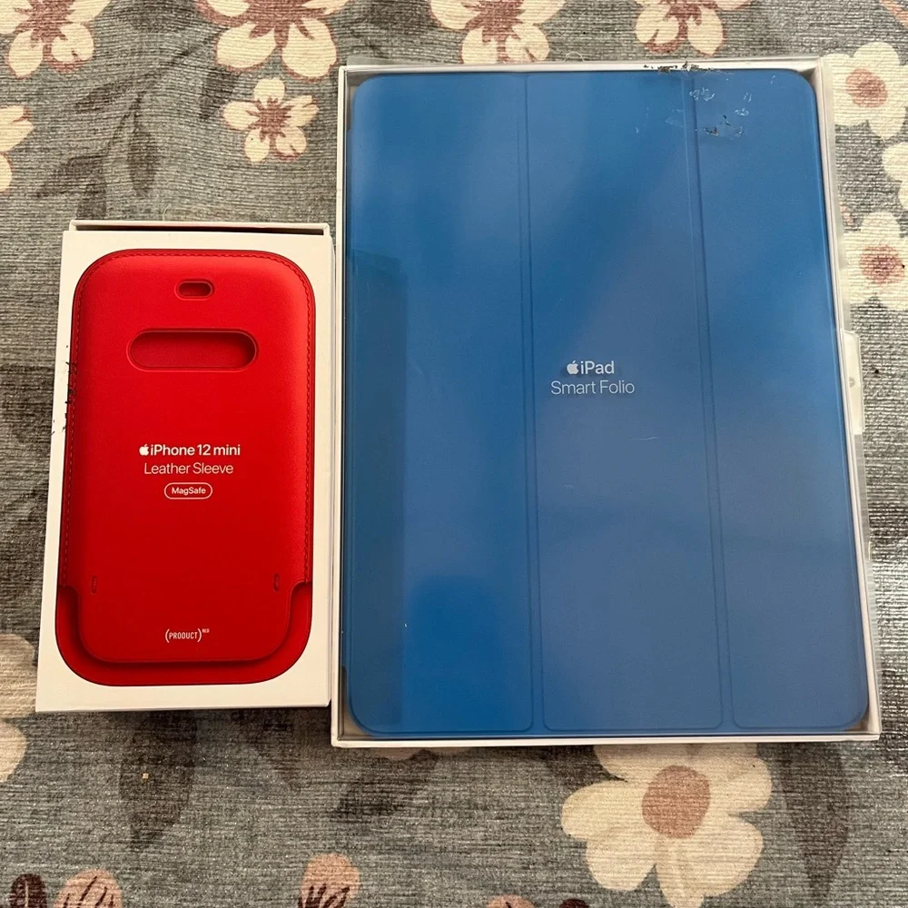 New Apple Bundle iPhone 12 Mini Leather Sleeve (PRODUCT)RED + iPad Smart Folio
